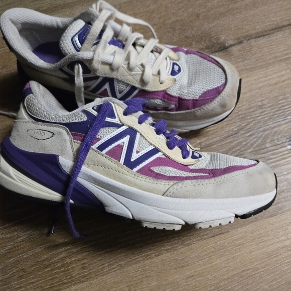 New Balance Men Cream and Purple Sneakers - Picture 4 of 10